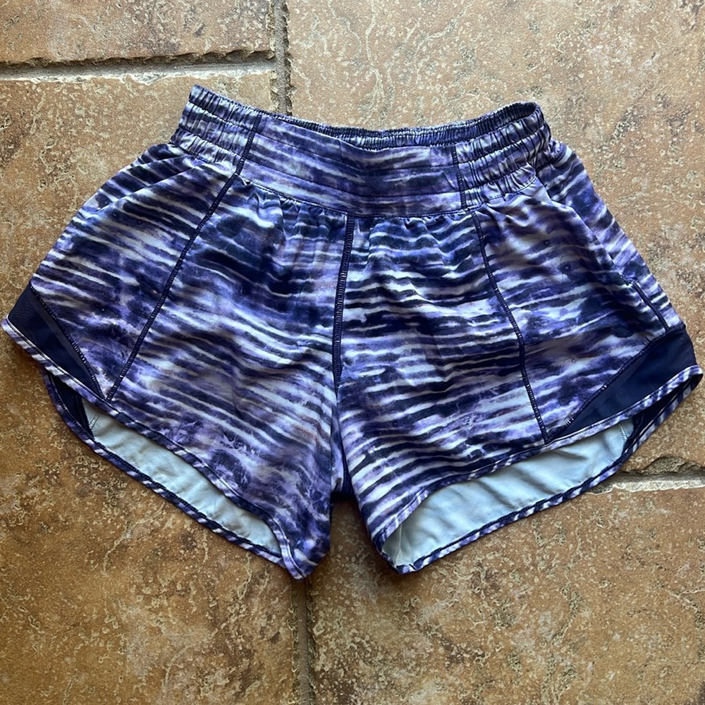 Lululemon Hotty Hot LR shorts size 4, 4 inch inseam